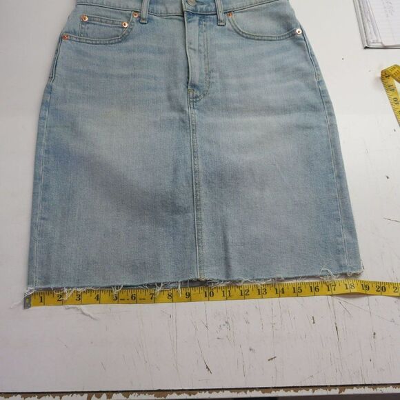 GAP Denim Skirt Women's Size 28 Raw Hem Light Wash Blue Mid Length - Picture 9 of 9